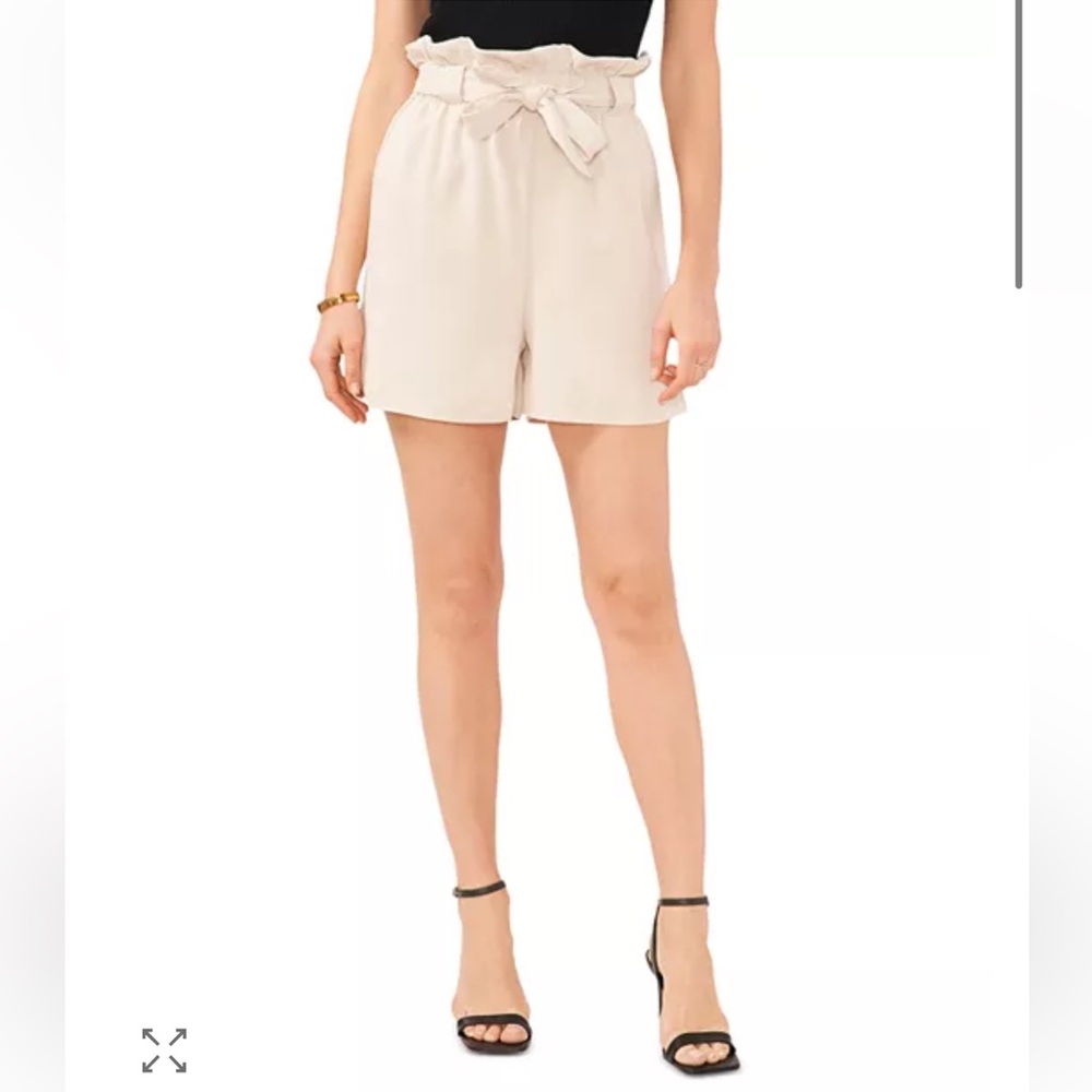 Vince Camuto Cream Paperbag Waist Shorts size medium